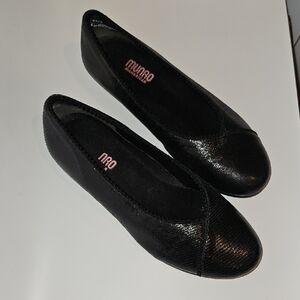 Munro Women's Glossy Black Flats